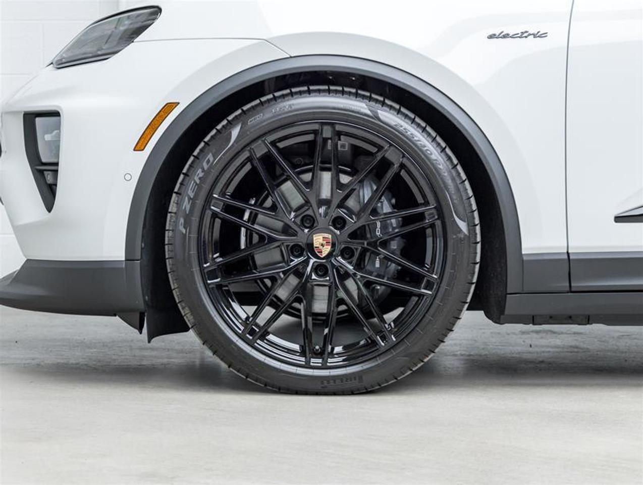 2026 Porsche Macan  Photo