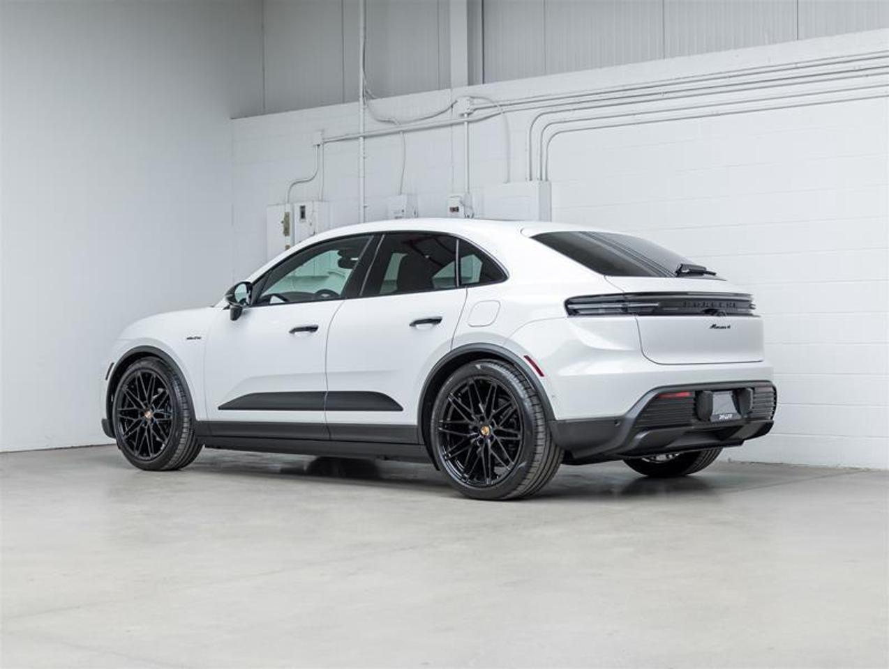 2026 Porsche Macan  Photo