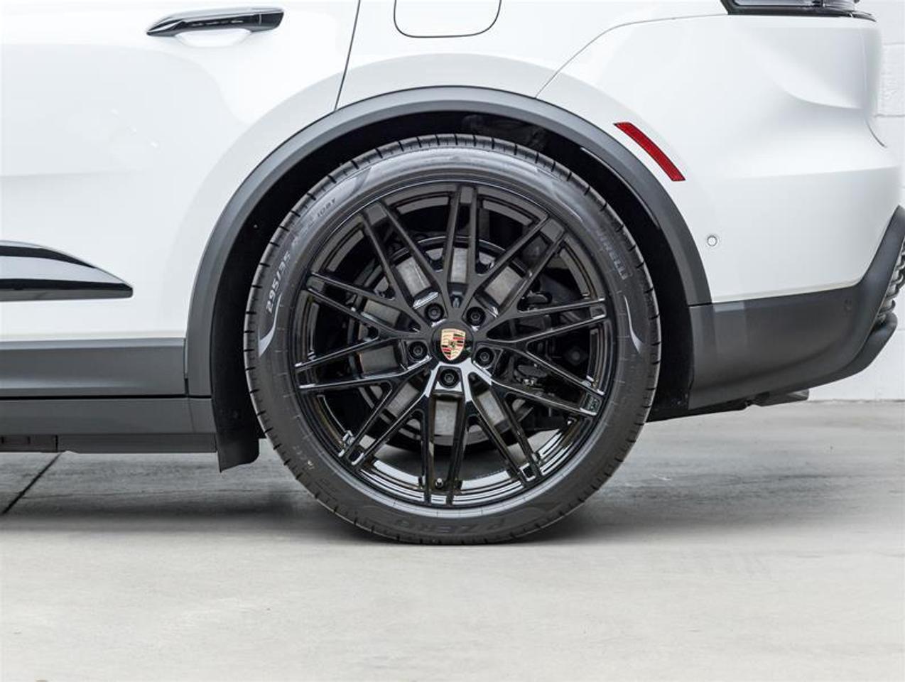 2026 Porsche Macan  Photo
