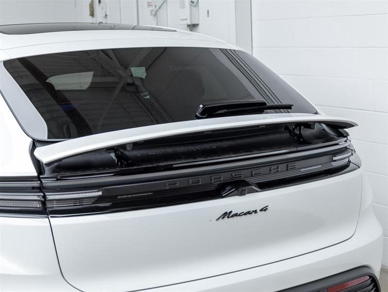 2026 Porsche Macan  Photo