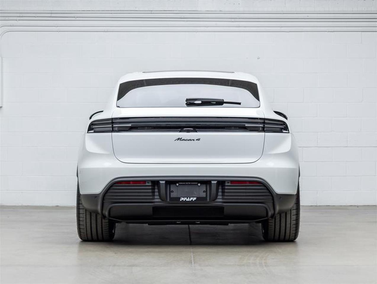2026 Porsche Macan  Photo