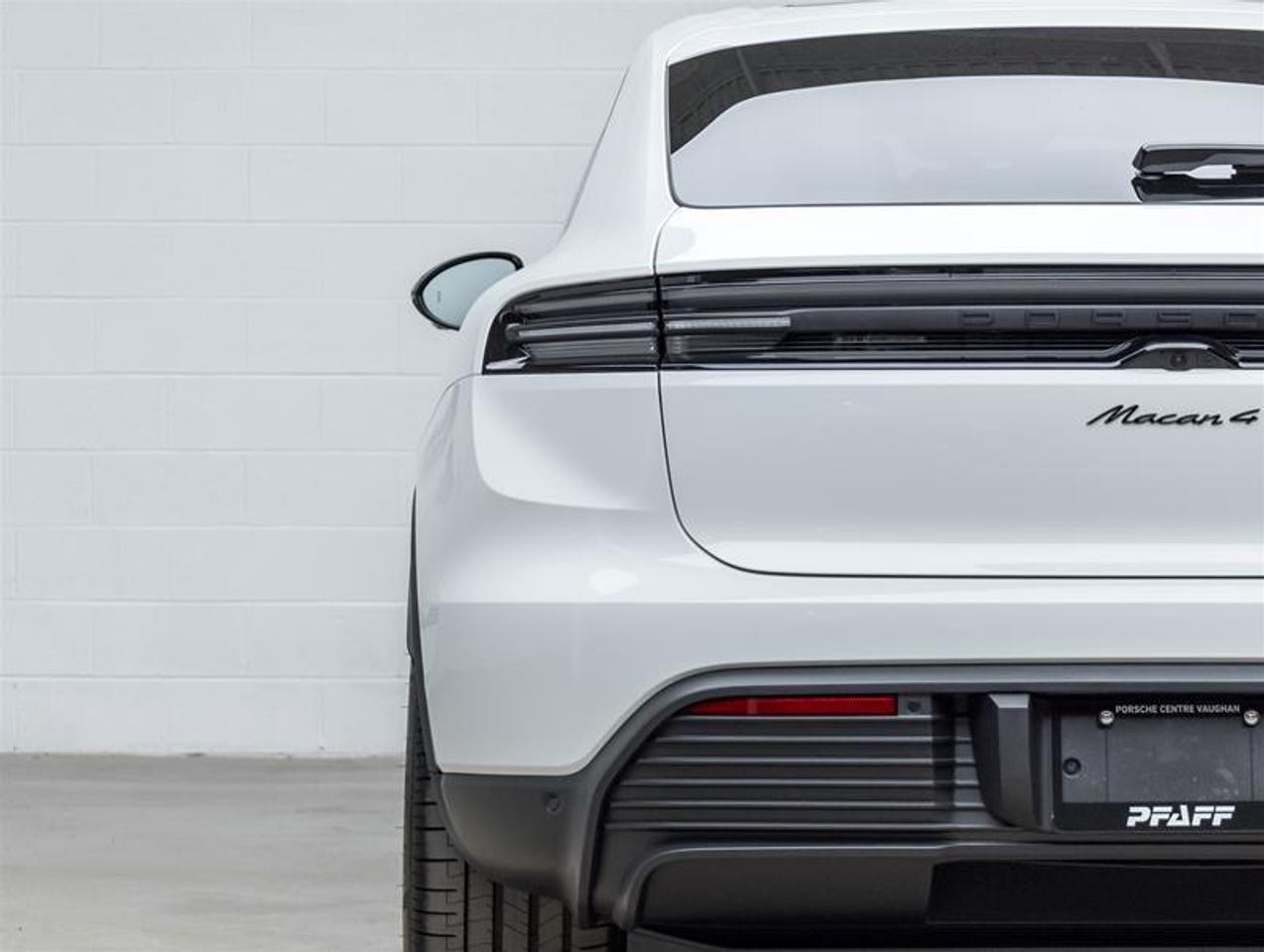 2026 Porsche Macan  Photo