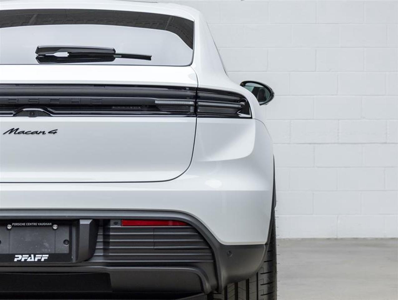 2026 Porsche Macan  Photo