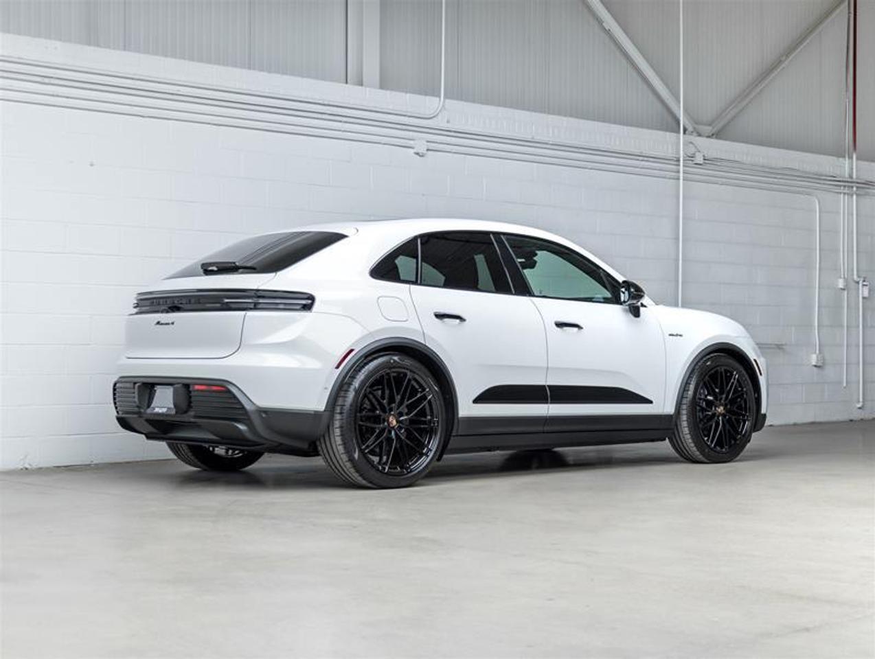 2026 Porsche Macan  Photo