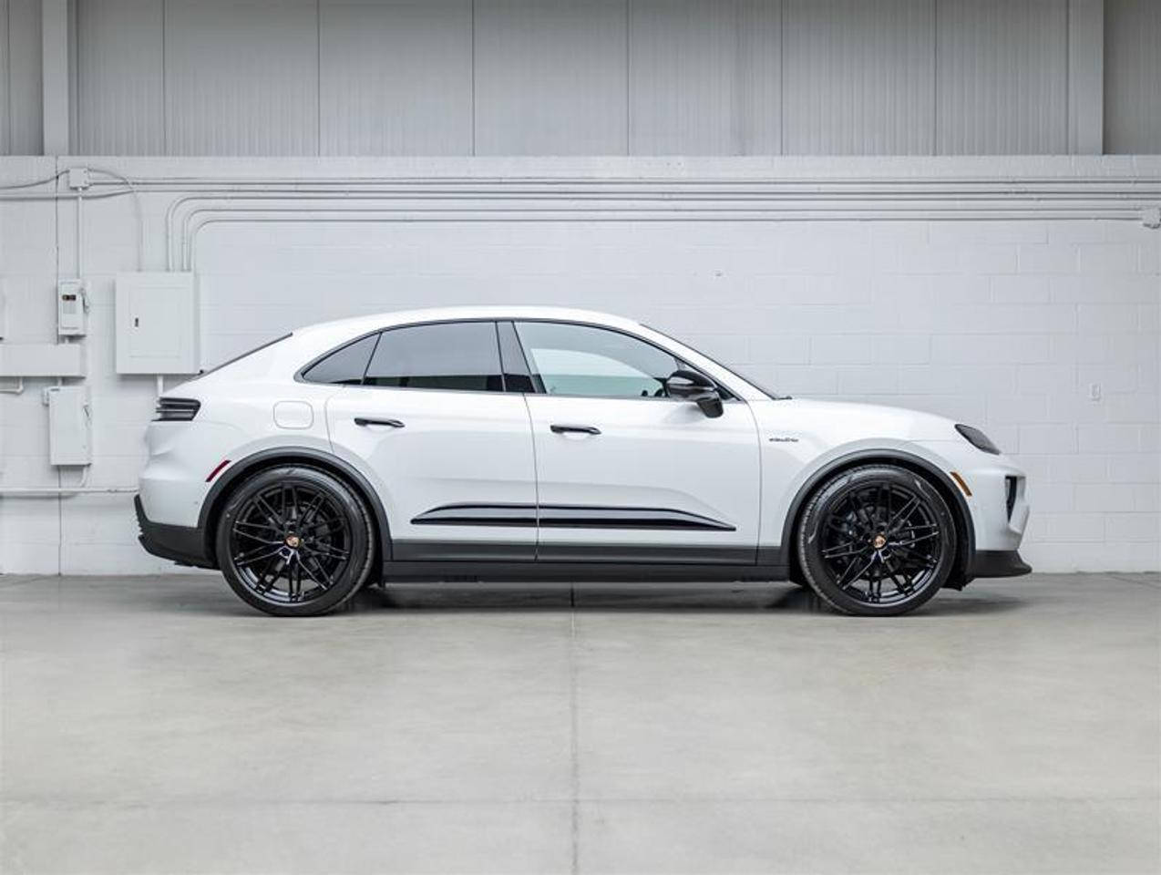 2026 Porsche Macan  Photo