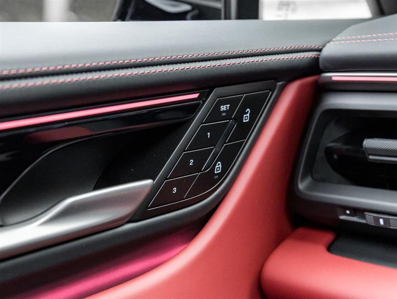 2026 Porsche Macan  Photo