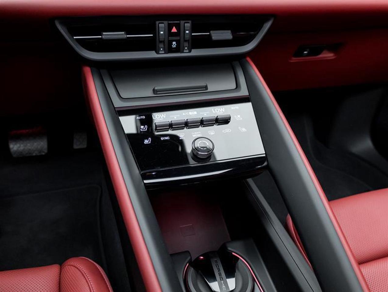 2026 Porsche Macan  Photo