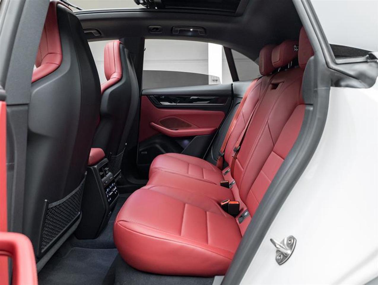 2026 Porsche Macan  Photo