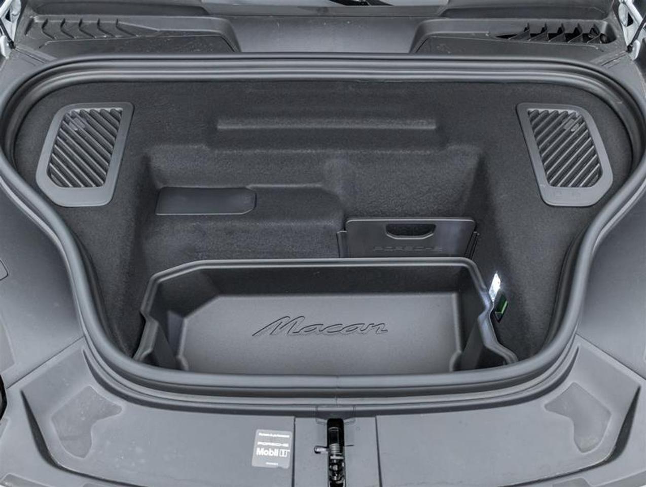 2026 Porsche Macan  Photo