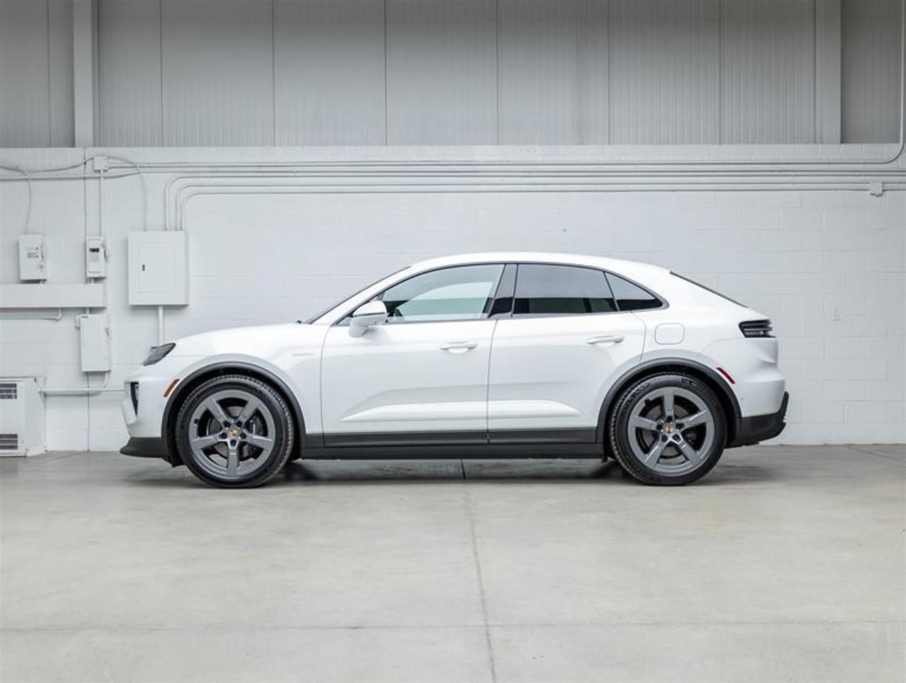 2026 Porsche Macan  Photo