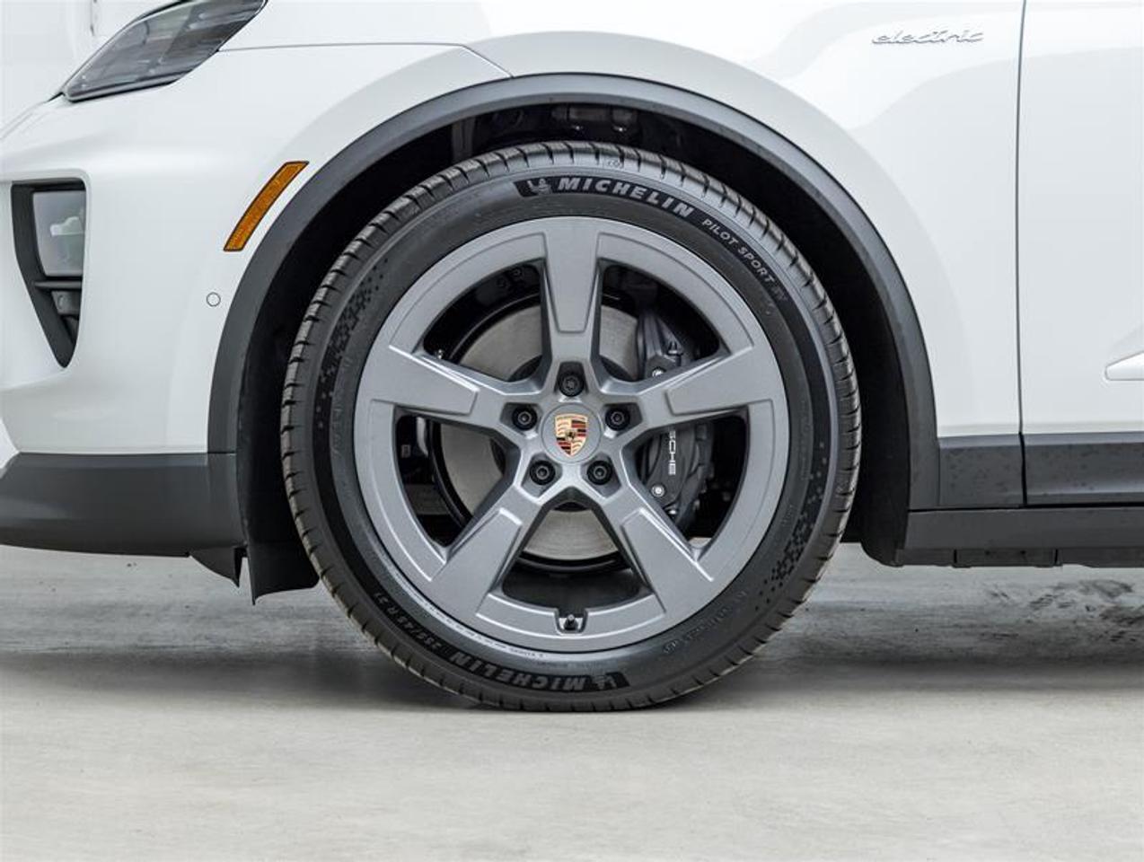2026 Porsche Macan  Photo