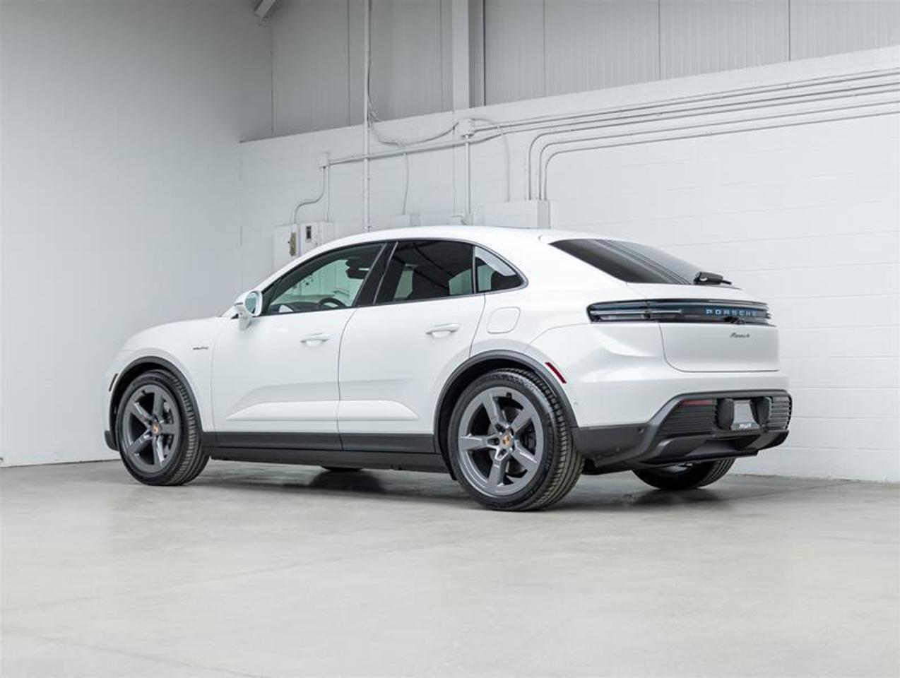 2026 Porsche Macan  Photo