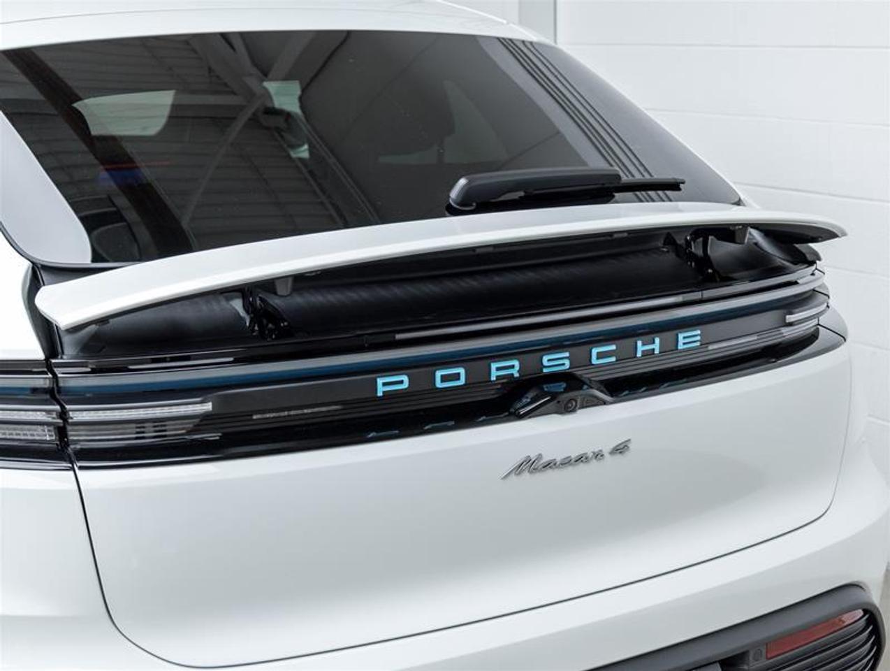 2026 Porsche Macan  Photo
