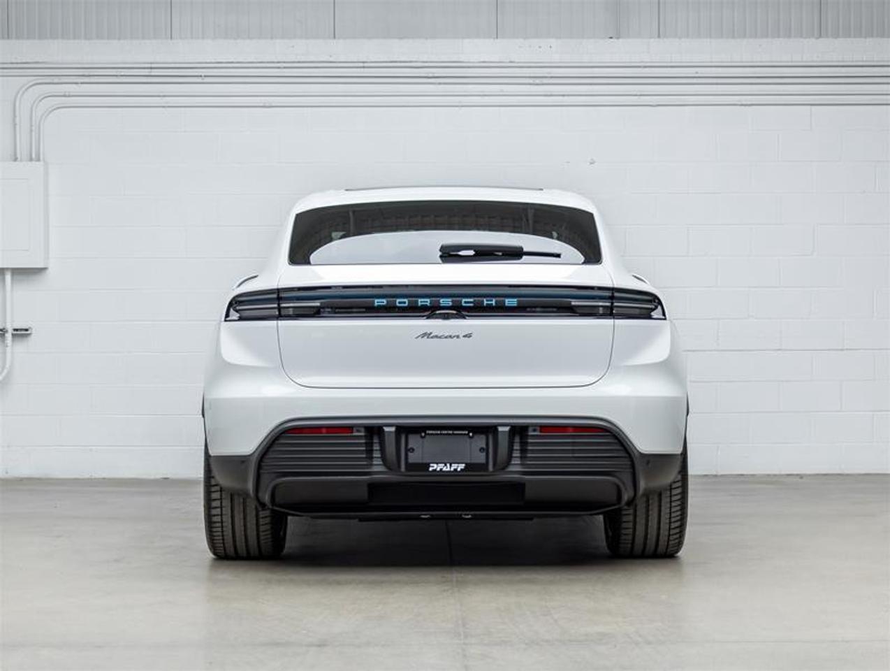 2026 Porsche Macan  Photo