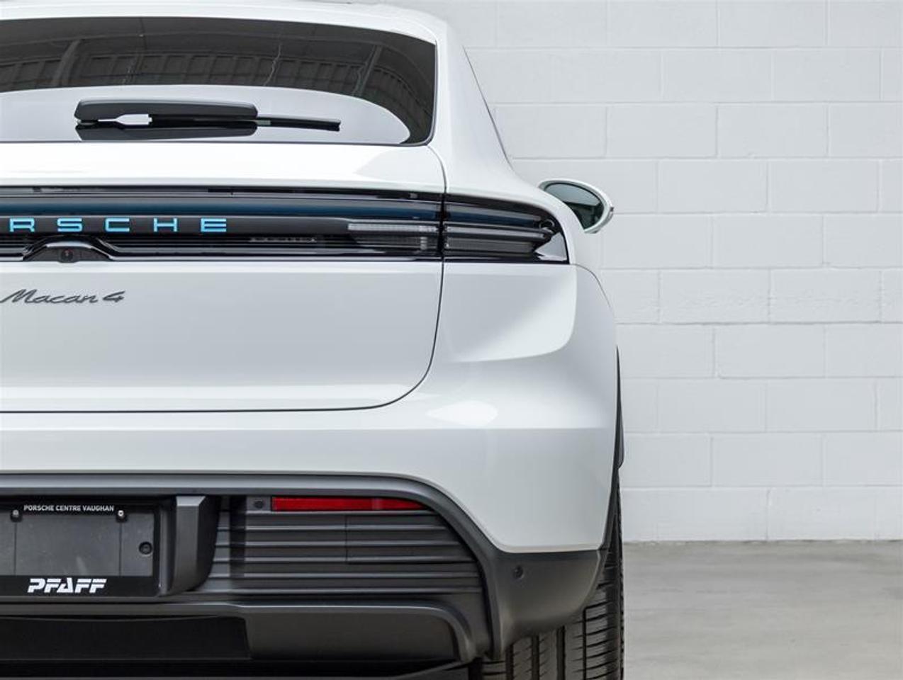 2026 Porsche Macan  Photo