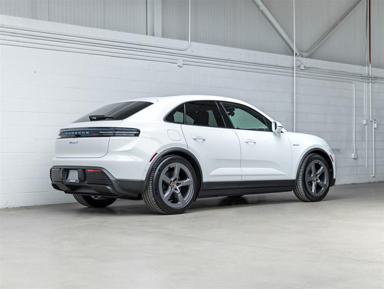 2026 Porsche Macan  Photo