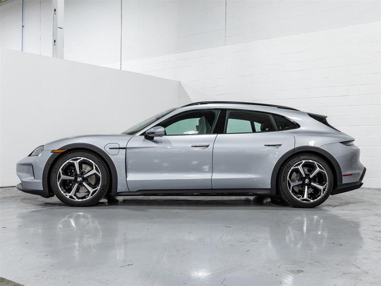 2025 Porsche Taycan  Photo3