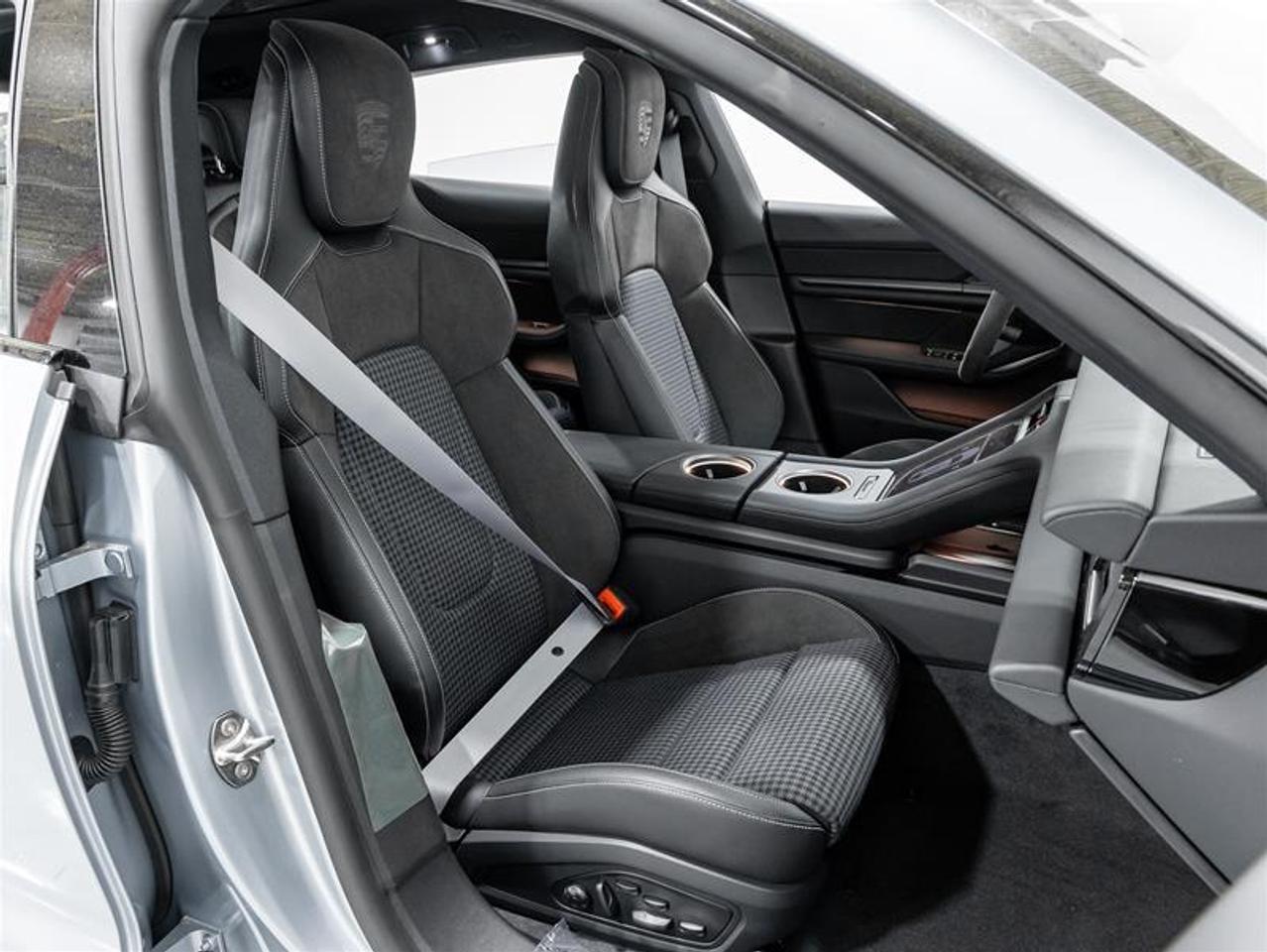 2025 Porsche Taycan  Photo
