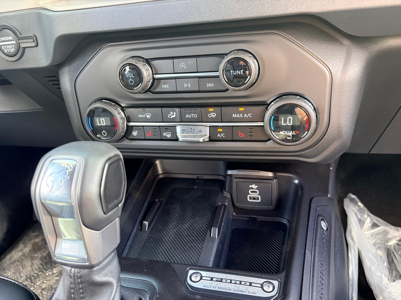 2026 Ford Bronco Outer Banks 4dr 4x4 Photo
