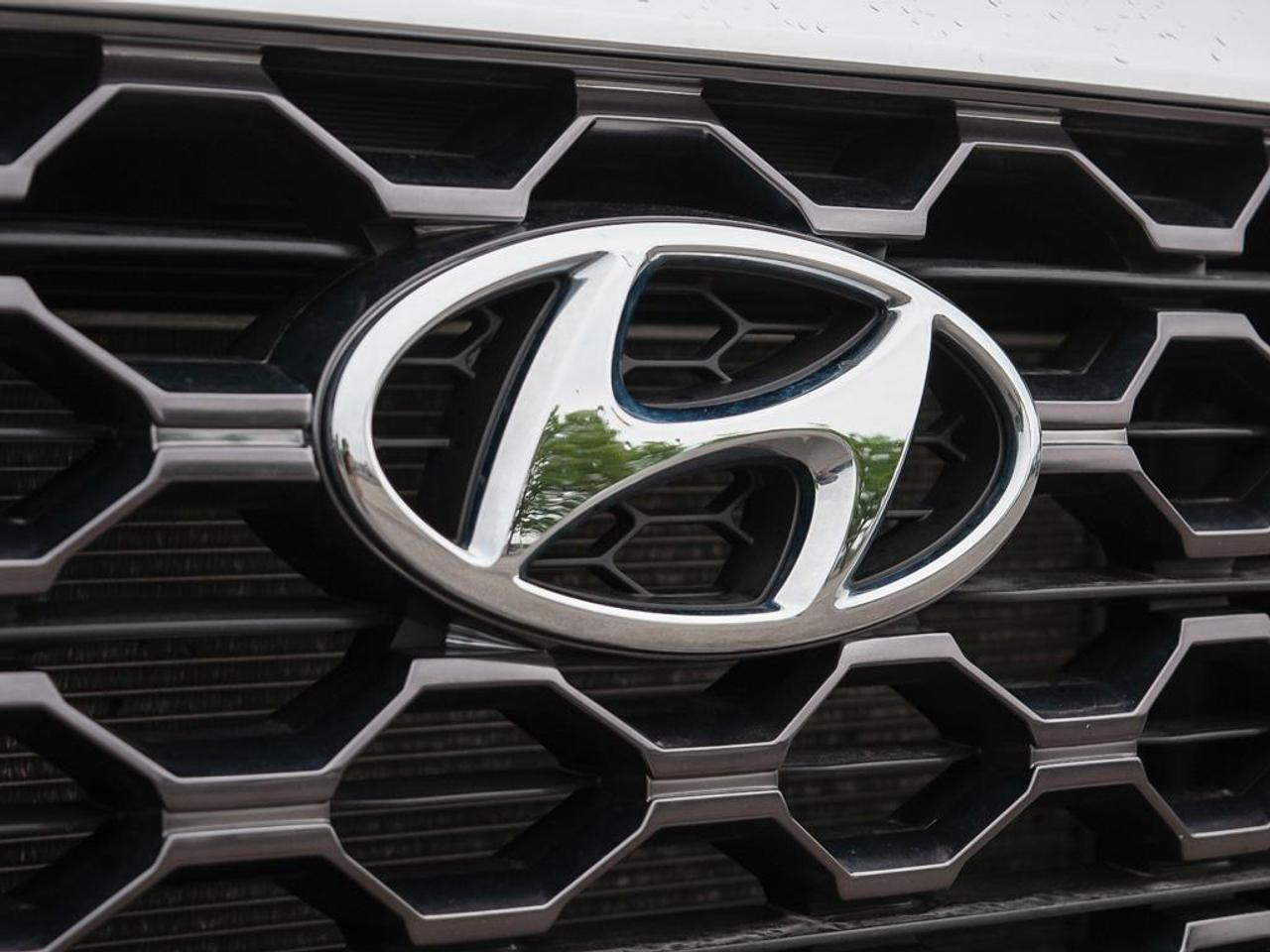 2020 Hyundai Santa Fe Preferred 2.4 w/Sun & Leather Package 4dr All-Wheel Drive Photo
