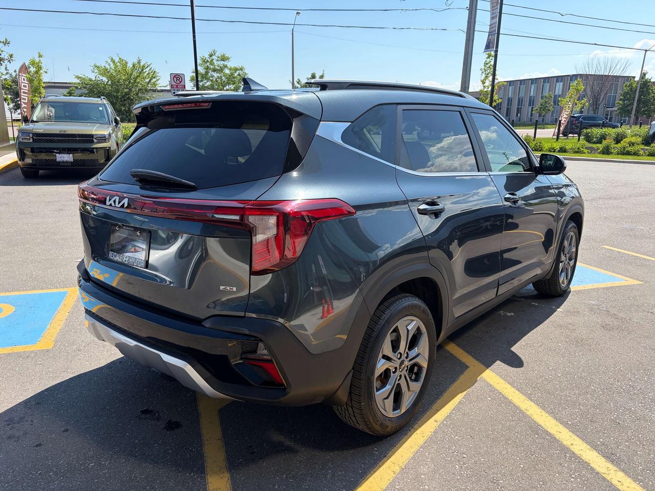 2024 Kia Seltos EX AWD   CLEAN CARFAX Photo