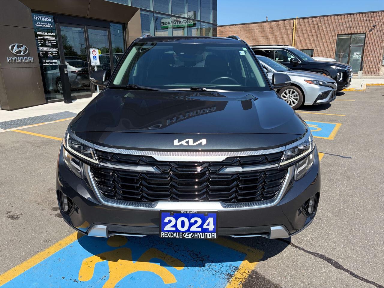 2024 Kia Seltos EX AWD   CLEAN CARFAX Photo