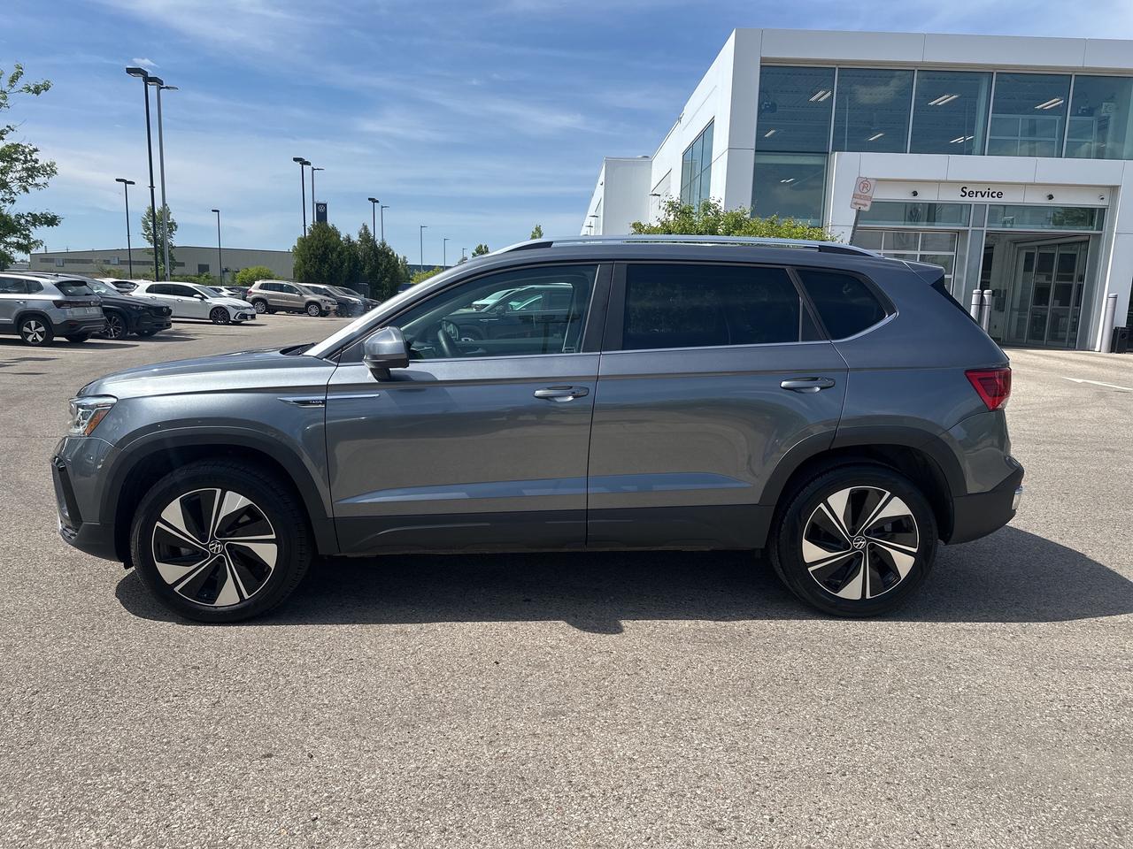 2024 Volkswagen Taos Highline 4MOTION Photo2