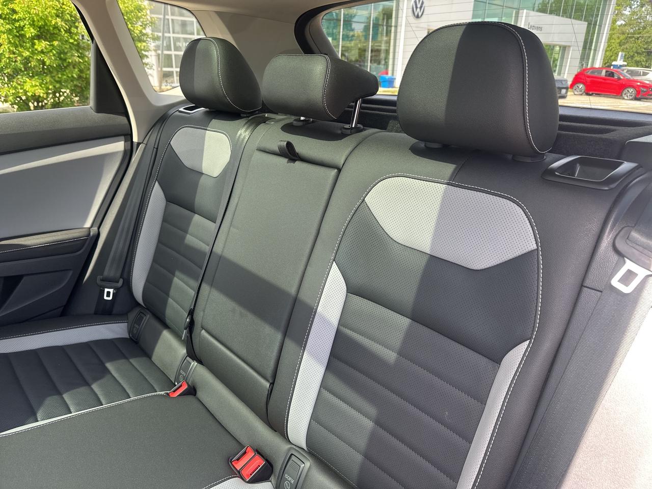 2024 Volkswagen Taos Highline 4MOTION Photo