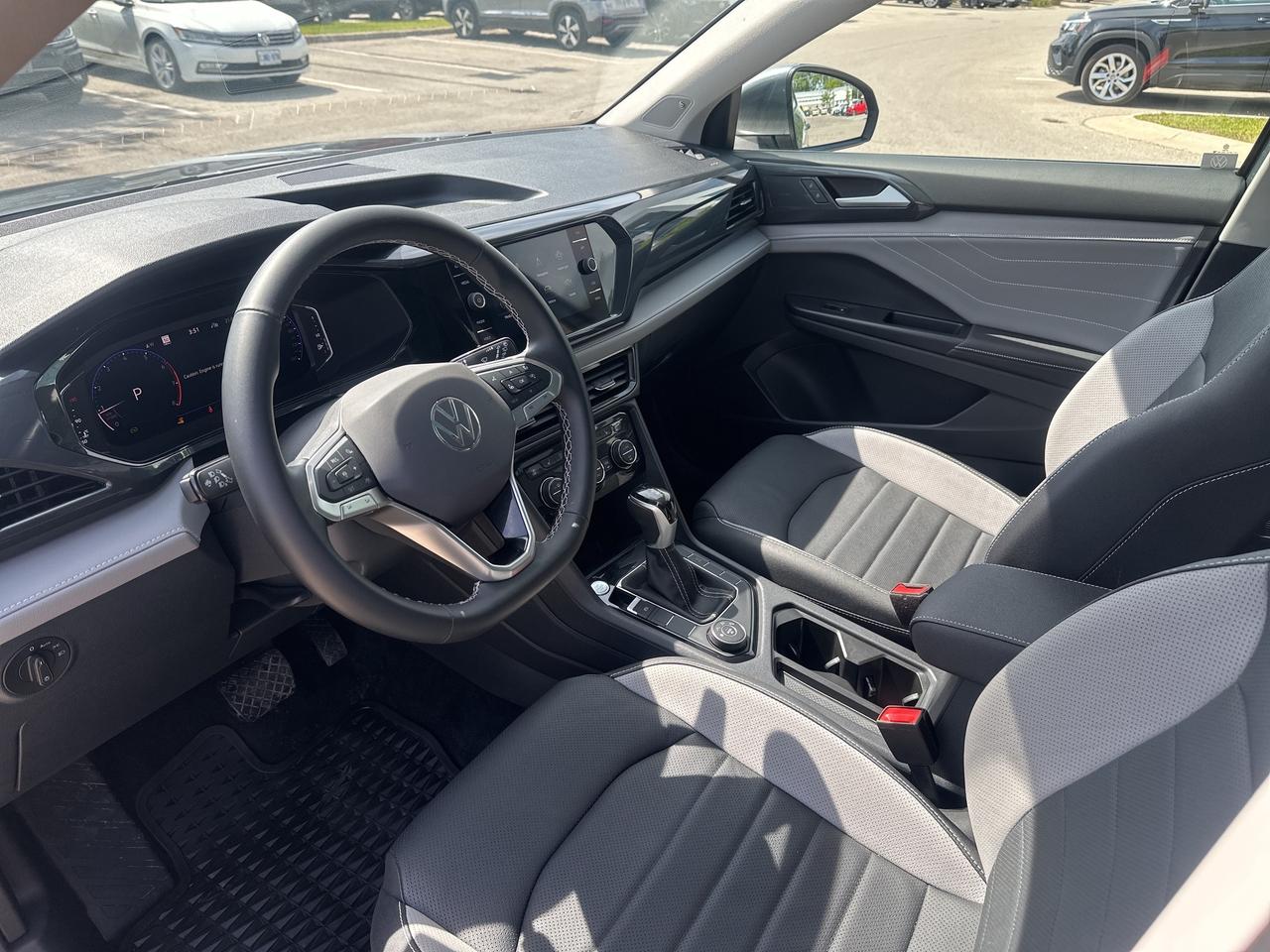 2024 Volkswagen Taos Highline 4MOTION Photo