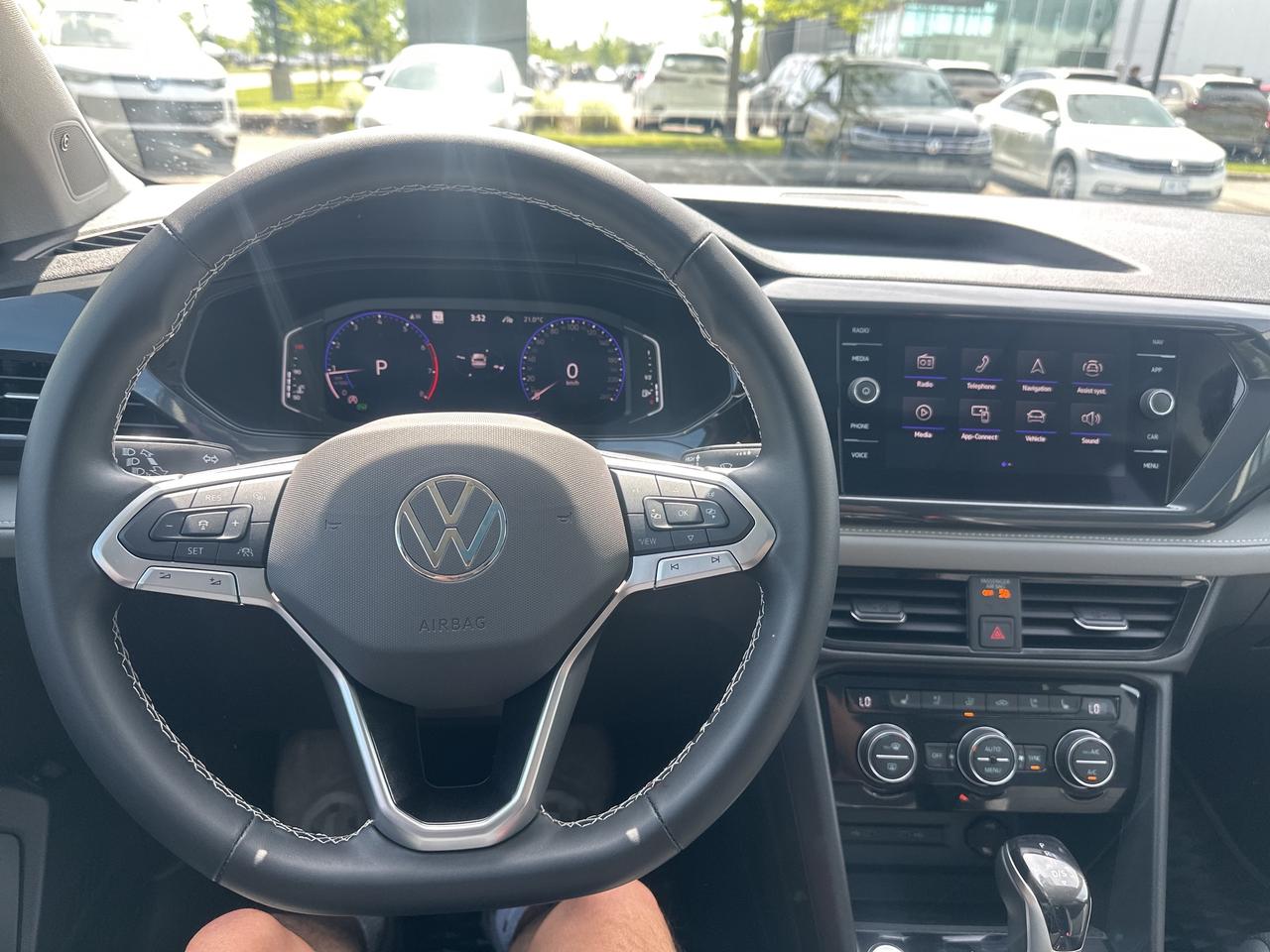 2024 Volkswagen Taos Highline 4MOTION Photo