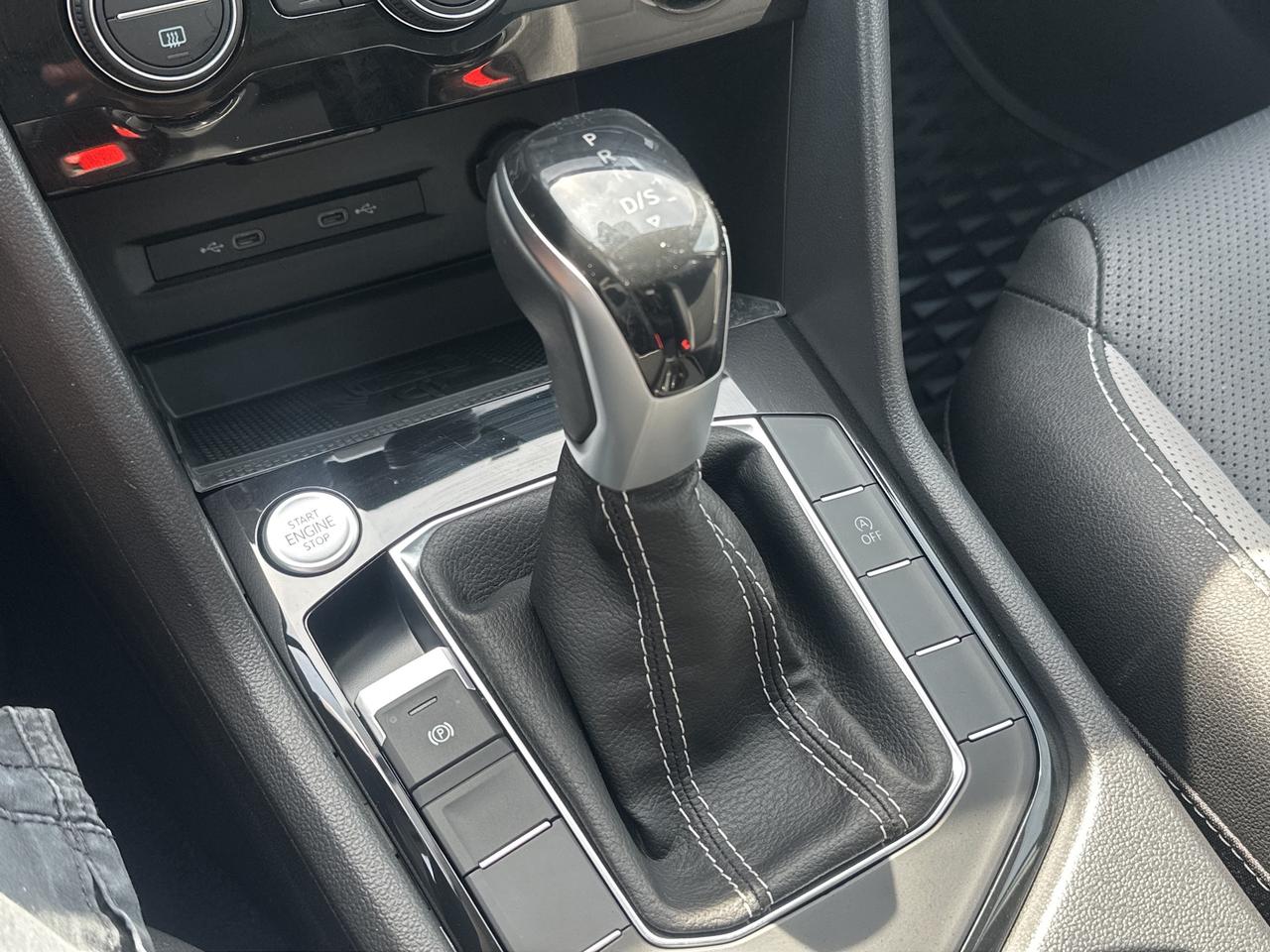 2024 Volkswagen Taos Highline 4MOTION Photo