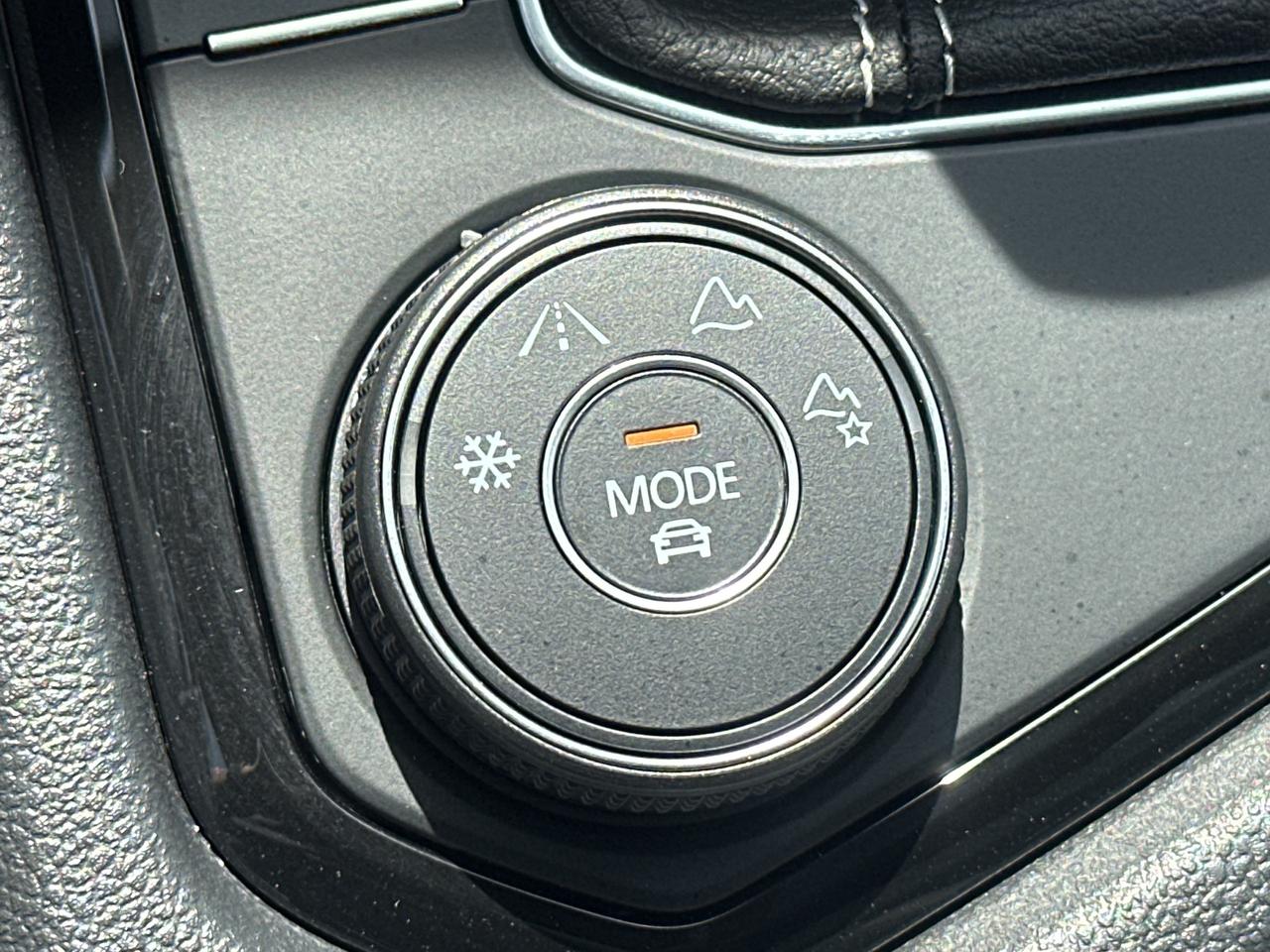 2024 Volkswagen Taos Highline 4MOTION Photo