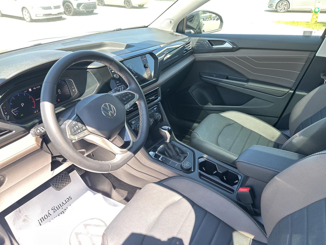 2024 Volkswagen Taos Highline 4MOTION Photo