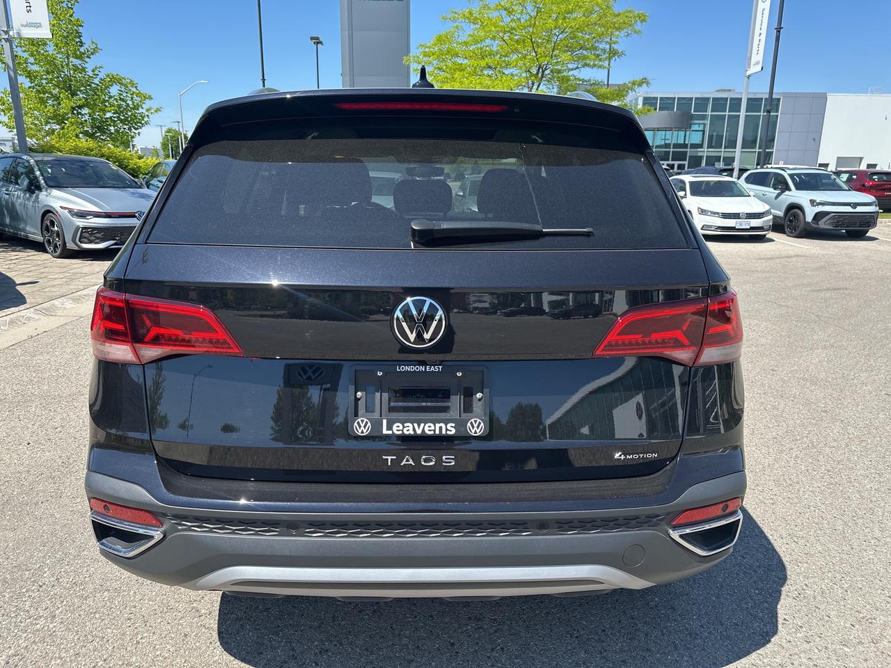 2024 Volkswagen Taos Highline 4MOTION Photo