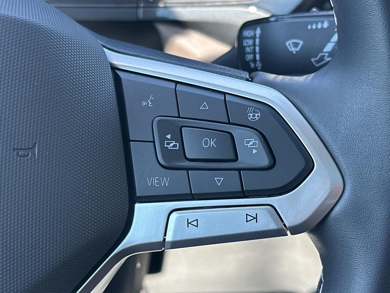2024 Volkswagen Taos Highline 4MOTION Photo