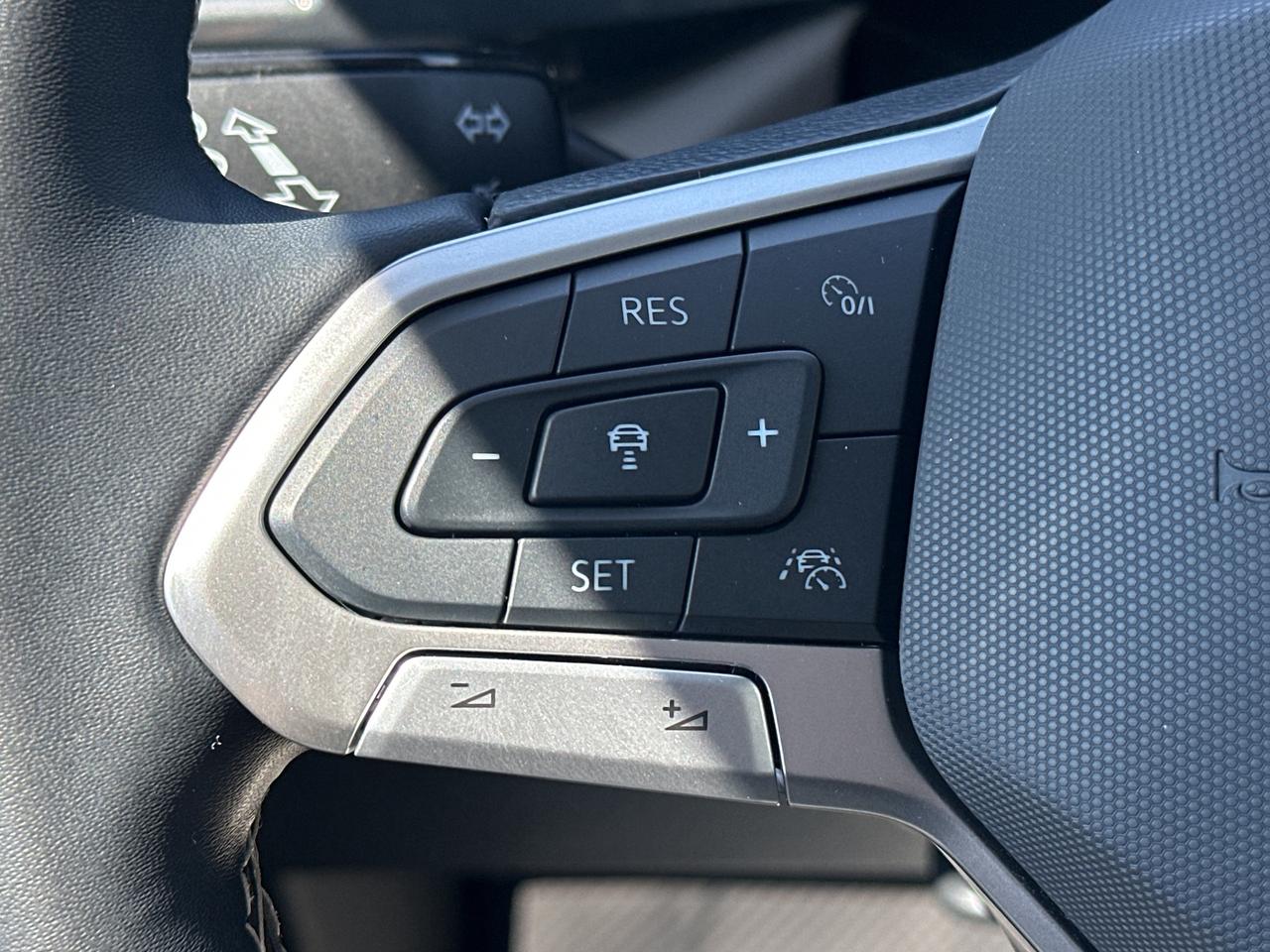 2024 Volkswagen Taos Highline 4MOTION Photo