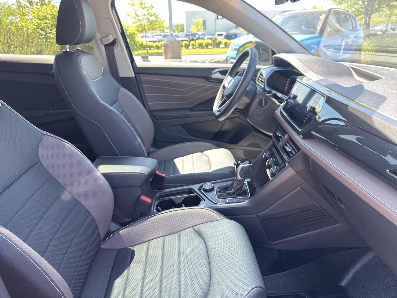 2024 Volkswagen Taos Highline 4MOTION Photo