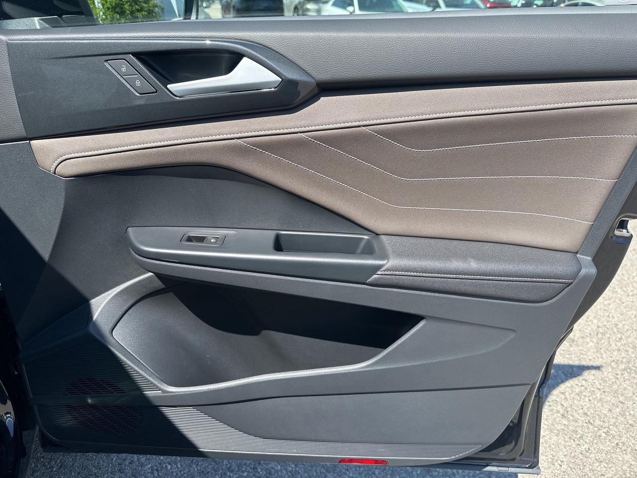 2024 Volkswagen Taos Highline 4MOTION Photo