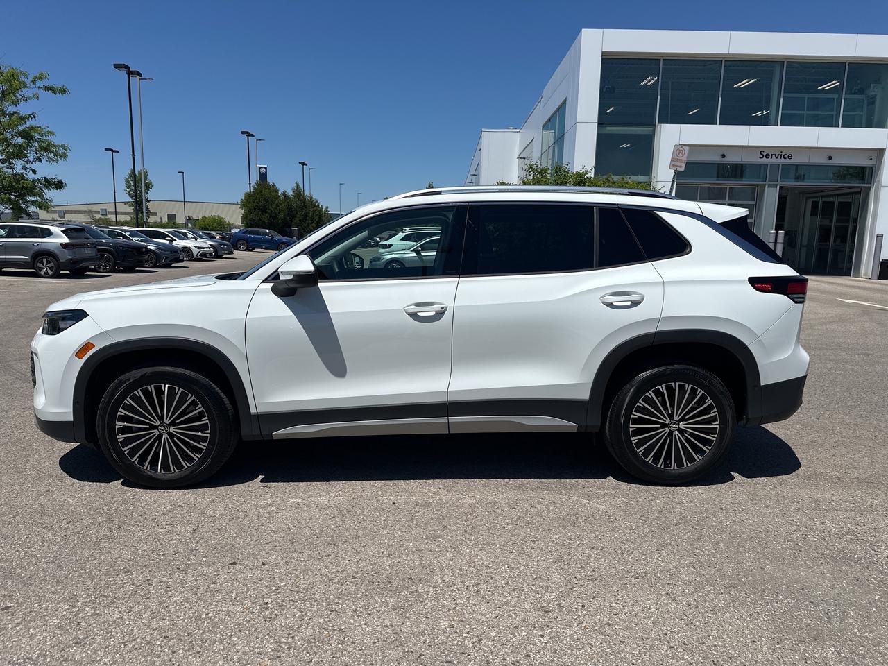 2025 Volkswagen Tiguan COMFORTLINE 4Motion Photo2