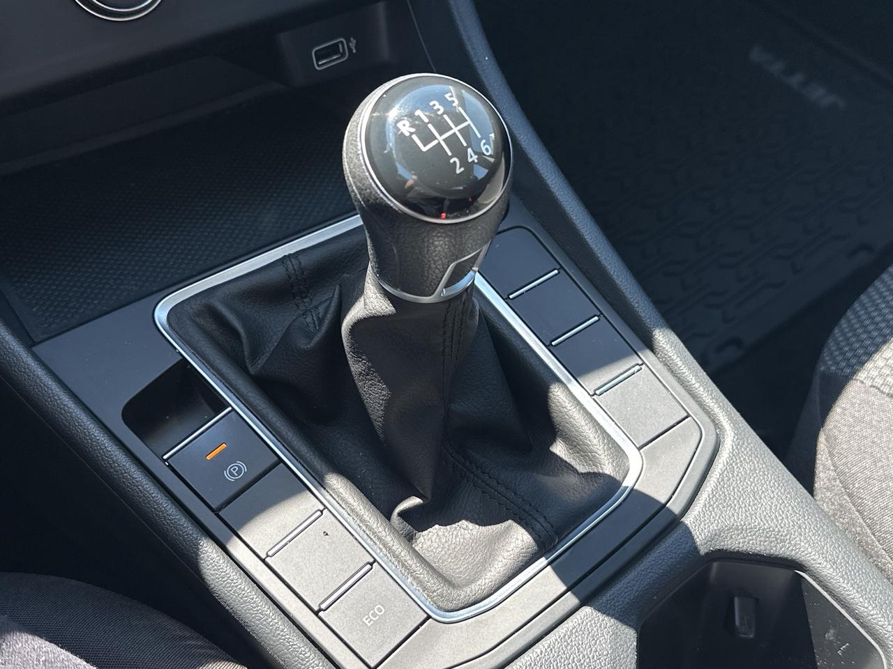 2019 Volkswagen Jetta Comfortline Manual Photo