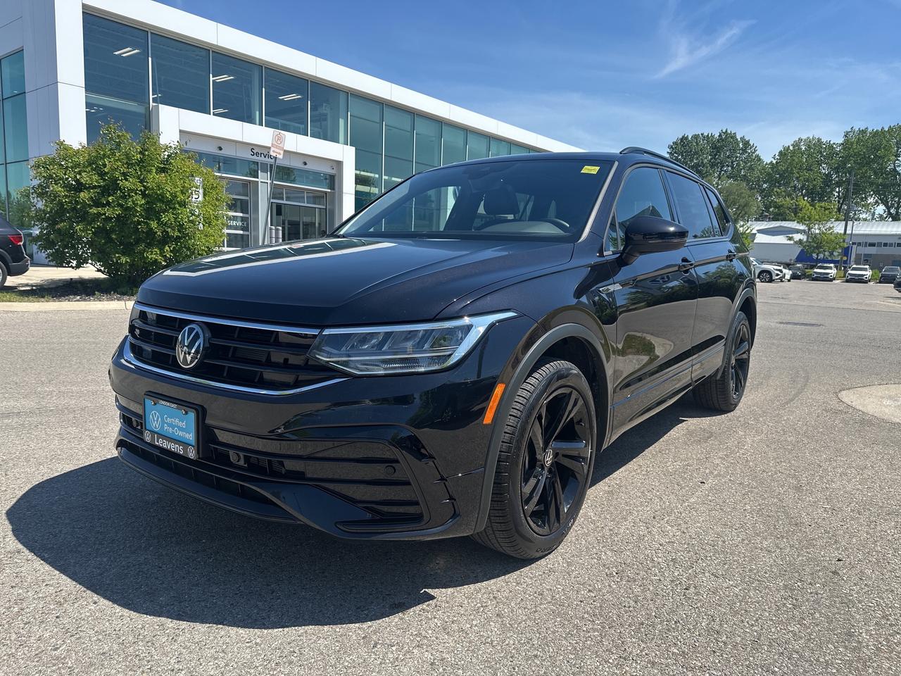 2024 Volkswagen Tiguan Comfortline R-Line Black Edition 4MOTION Photo0