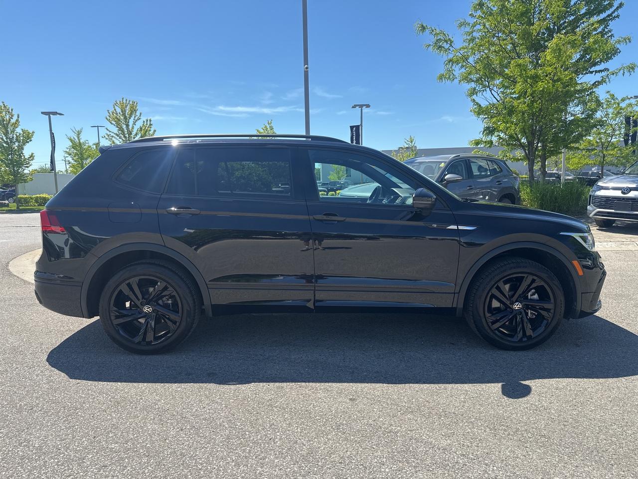 2024 Volkswagen Tiguan Comfortline R-Line Black Edition 4MOTION Photo