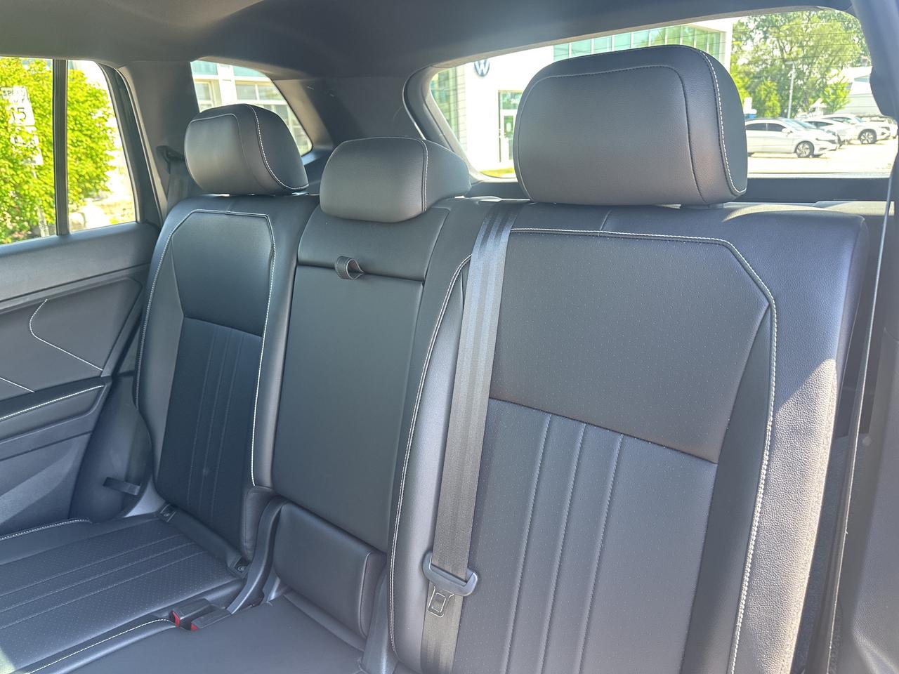 2024 Volkswagen Tiguan Comfortline R-Line Black Edition 4MOTION Photo