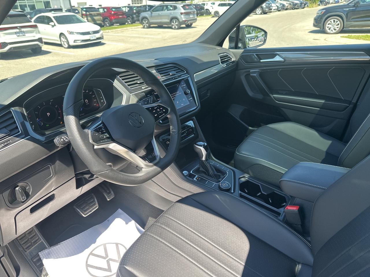 2024 Volkswagen Tiguan Comfortline R-Line Black Edition 4MOTION Photo