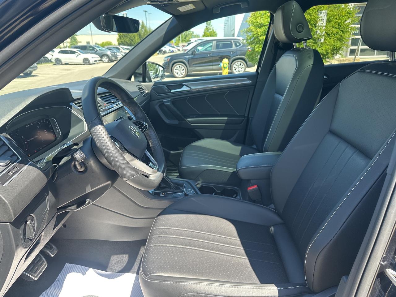 2024 Volkswagen Tiguan Comfortline R-Line Black Edition 4MOTION Photo