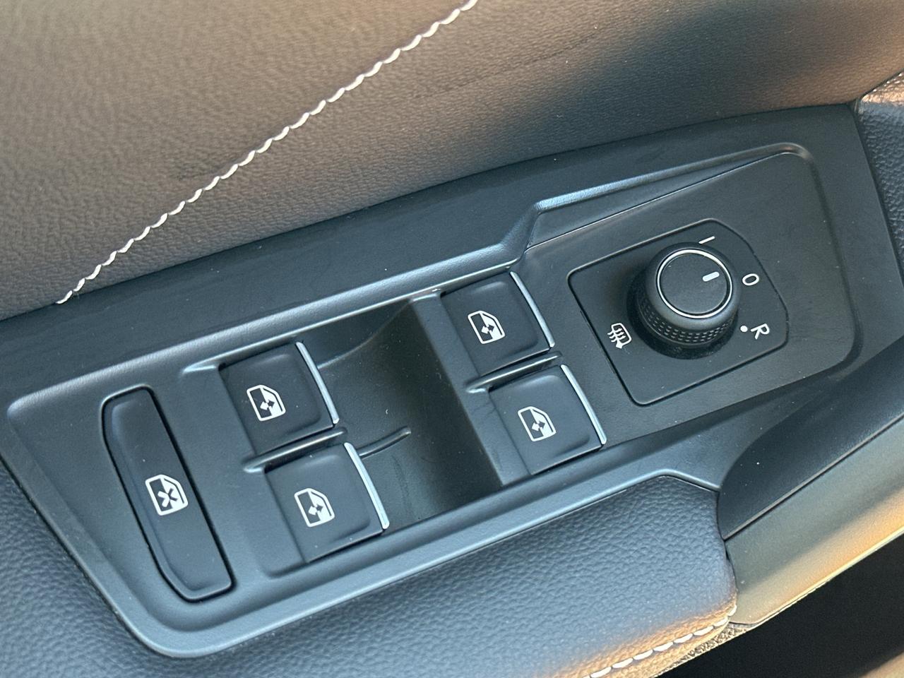 2024 Volkswagen Tiguan Comfortline R-Line Black Edition 4MOTION Photo