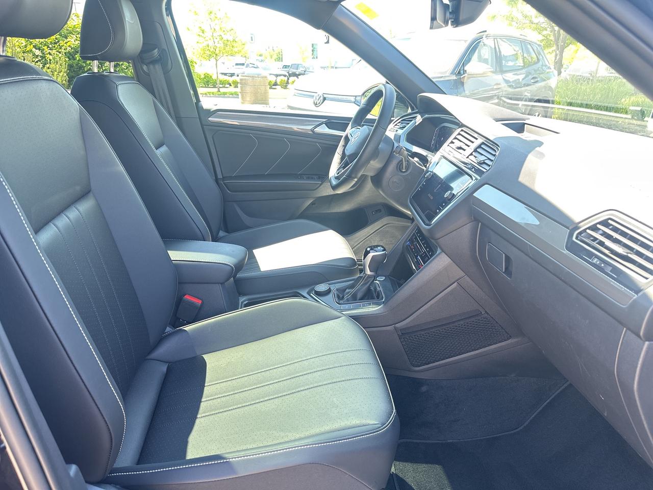 2024 Volkswagen Tiguan Comfortline R-Line Black Edition 4MOTION Photo