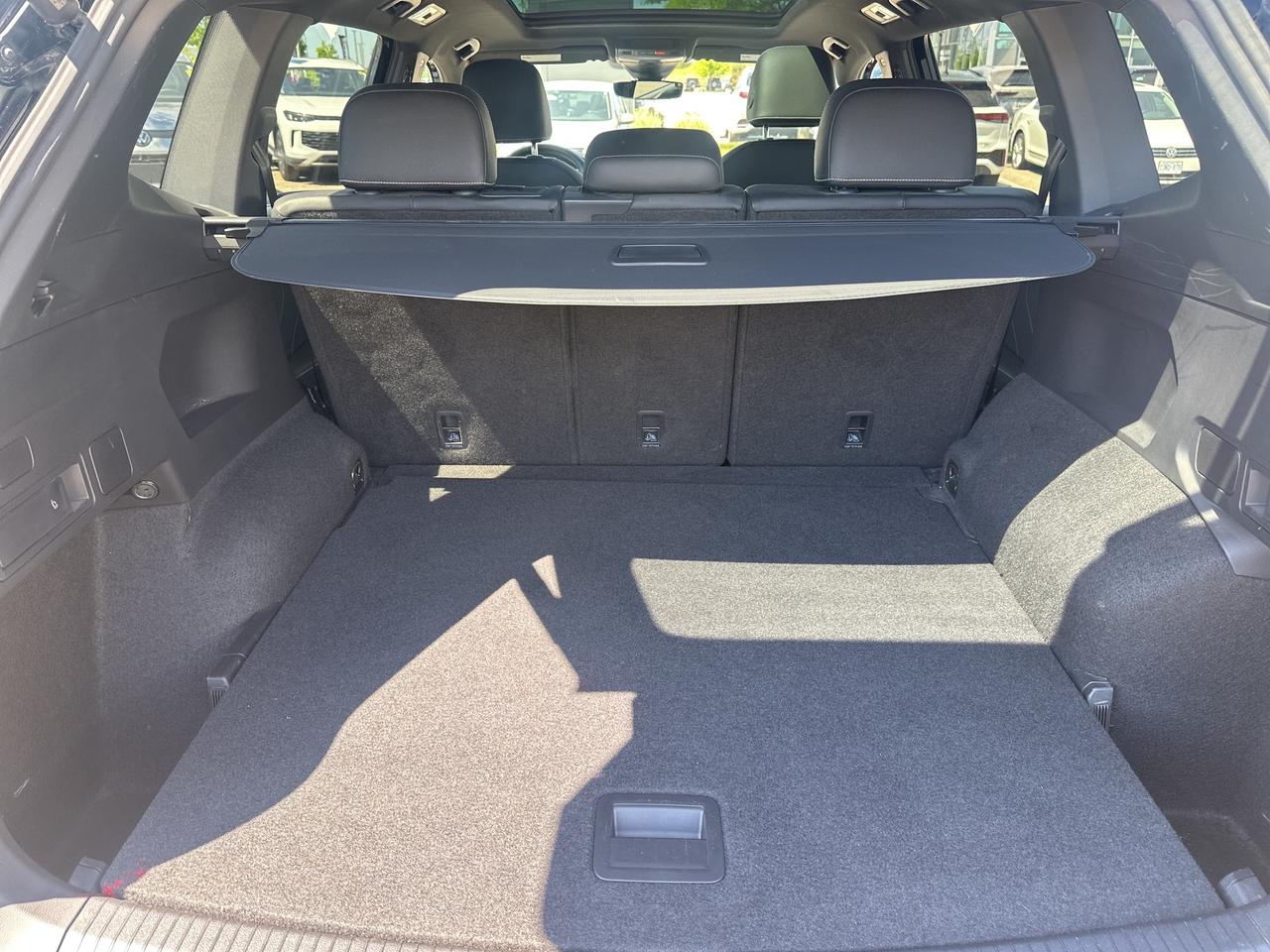 2024 Volkswagen Tiguan Comfortline R-Line Black Edition 4MOTION Photo