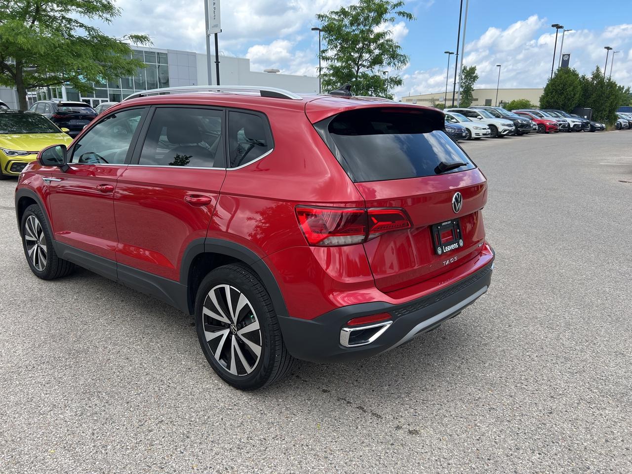 2023 Volkswagen Taos Comfortline 4MOTION -Ltd Avail- Photo