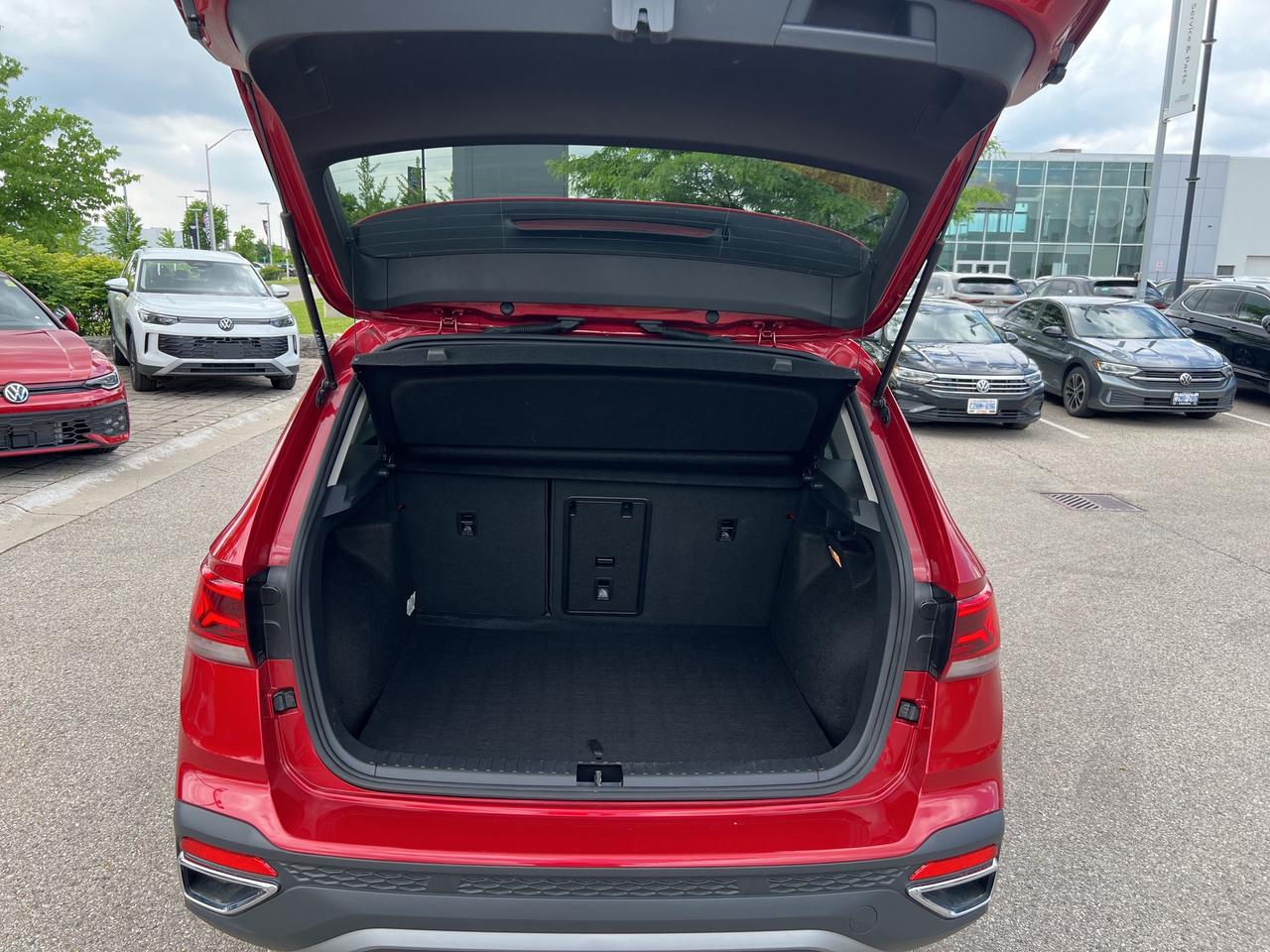2023 Volkswagen Taos Comfortline 4MOTION -Ltd Avail- Photo